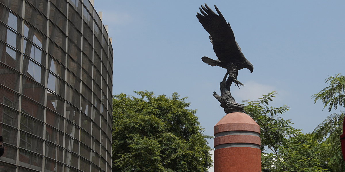 Easgle Statue in walkway